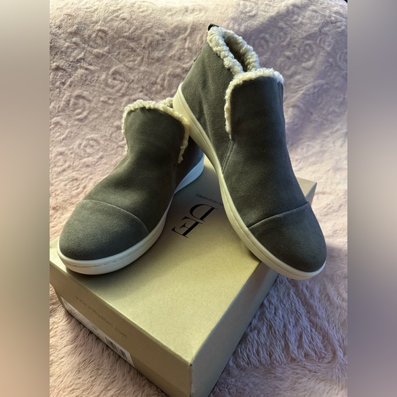 Women’s size 10 slip on suede and fleece Cambon Ankle booties / shoes New in Box - Picture 2 of 11